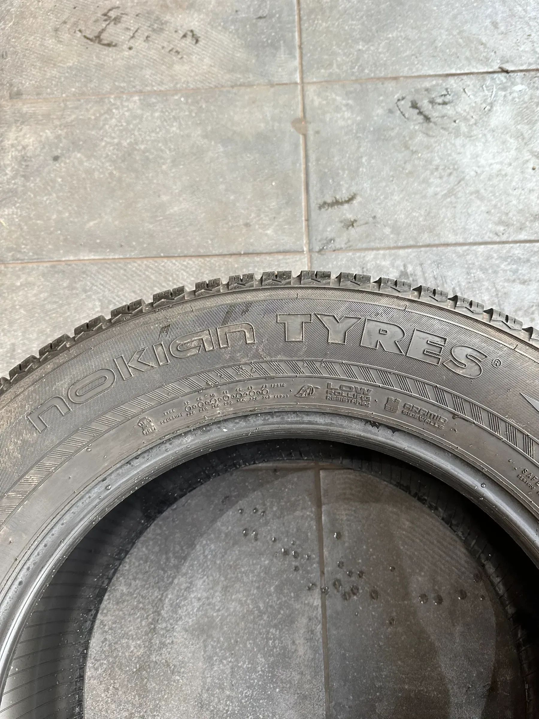 2x Winterreifen 265/60 R18 114H Nokian 2018 7,2mm