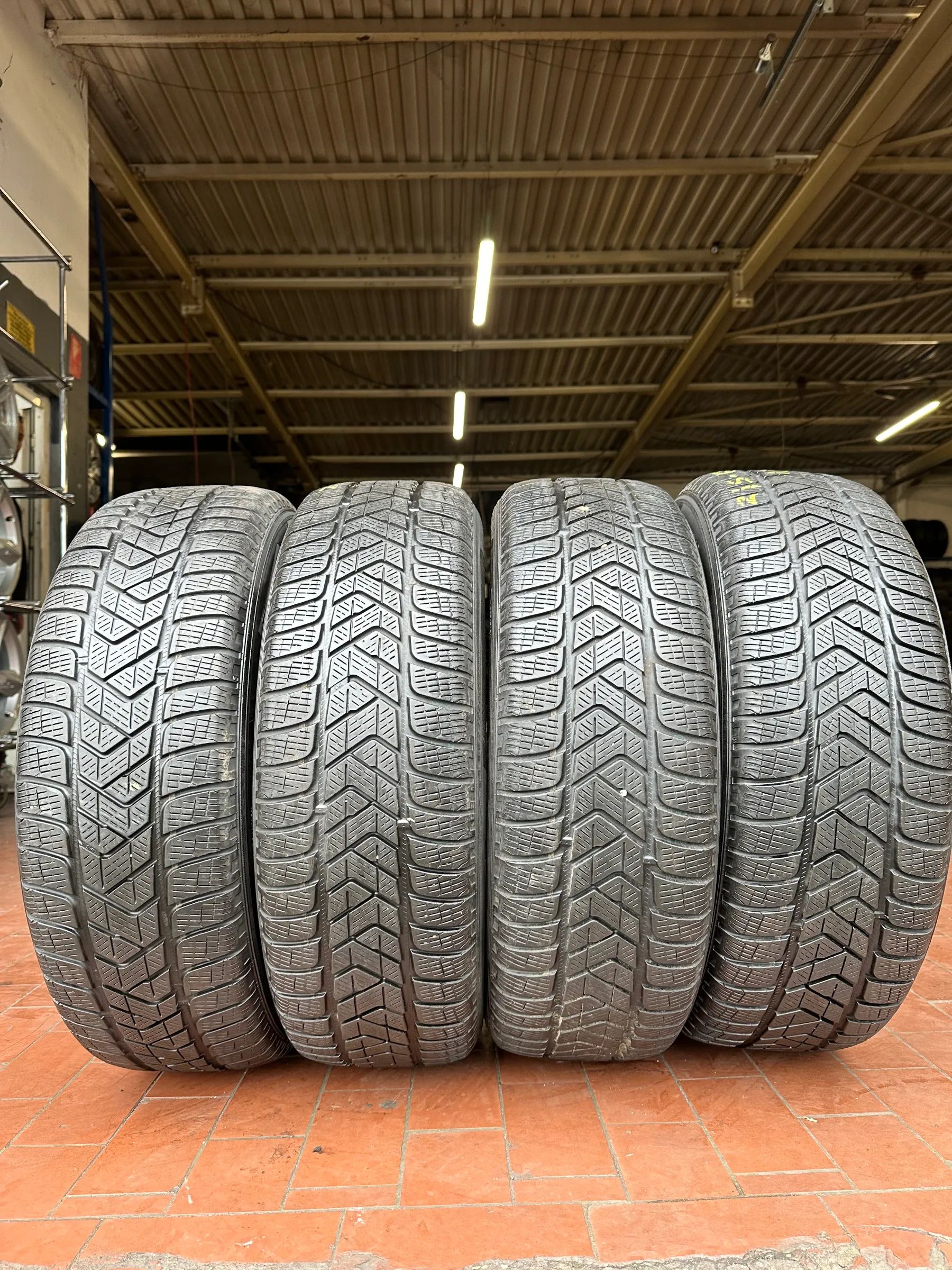 4x Winterreifen 215/65 R17 99H Pirelli Scorpion 2016 5,5mm