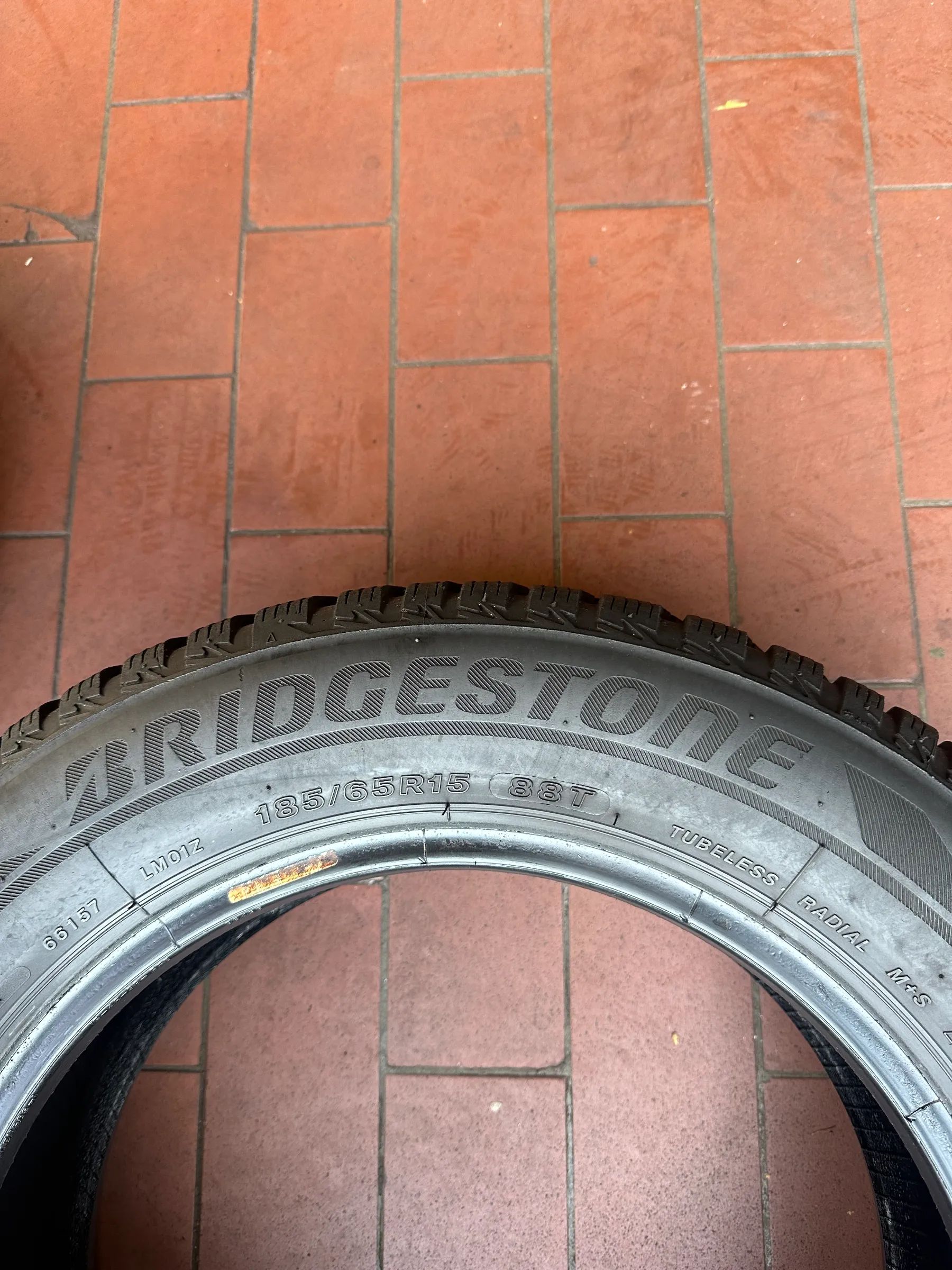 2x Winterreifen 185/65 R15 88T Bridgestone 2017 6,5mm