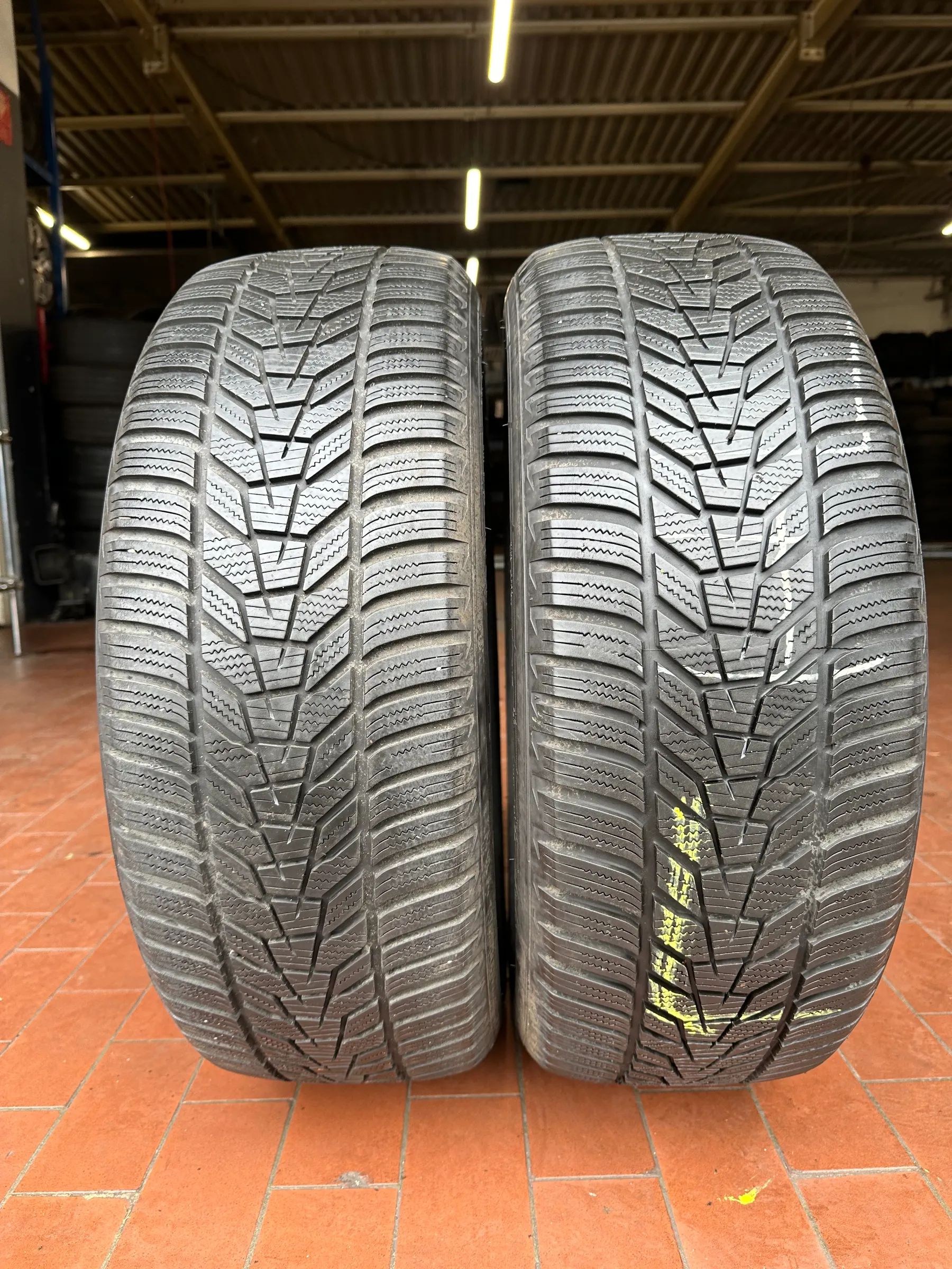 2x Winterreifen 235/55 R19 105V Hankook Winter i‘cept evo3 2020 6,3mm