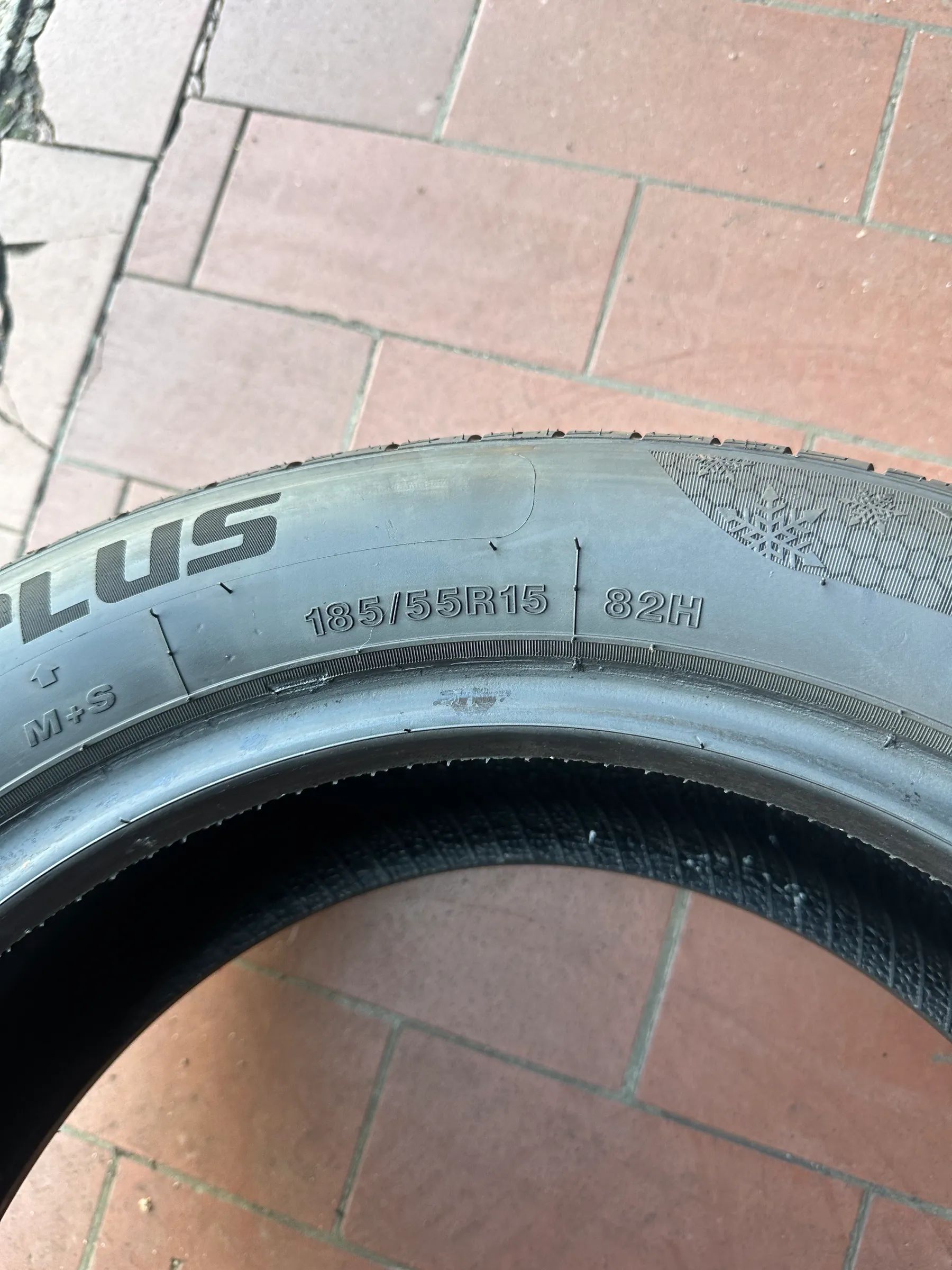 2x Winterreifen 185/55 R15 82H Aplus 2023 7,6mm