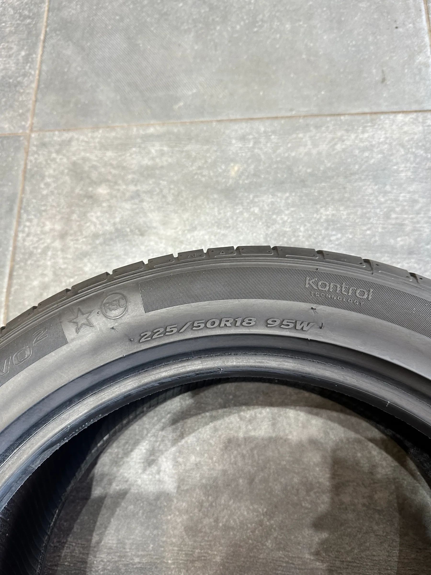 2x Sommerreifen 225/50 R18 95W* RF Hankook 2021 Runflat 6,8mm