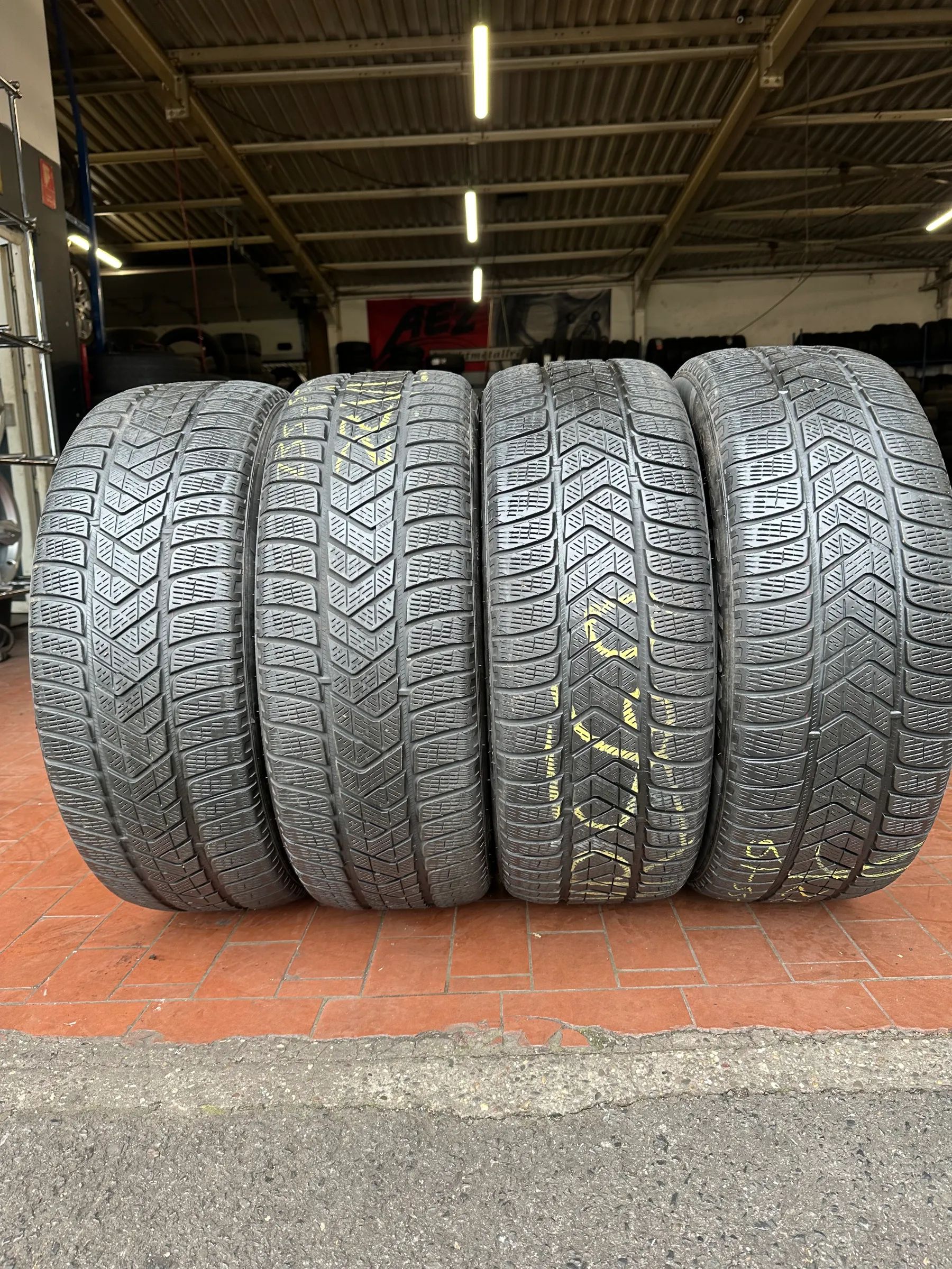 4x Winterreifen 235/55 R19 105H Pirelli Scorpion 2021 5mm