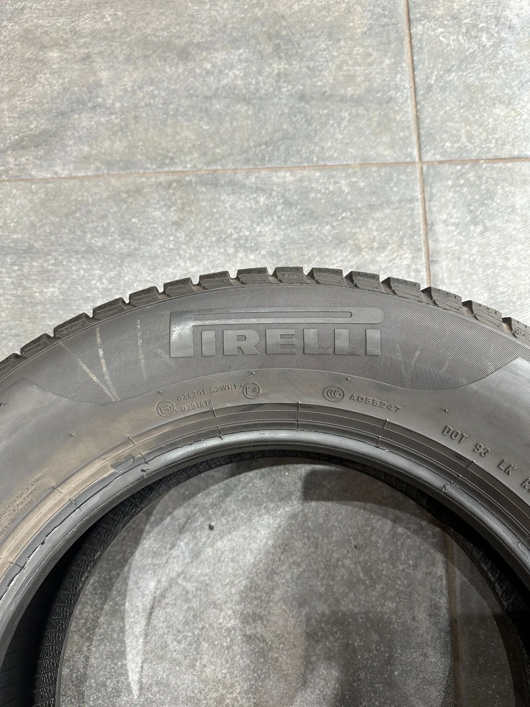 2x Winterreifen 215/65 R16 98H Pirelli 2013 5,5mm