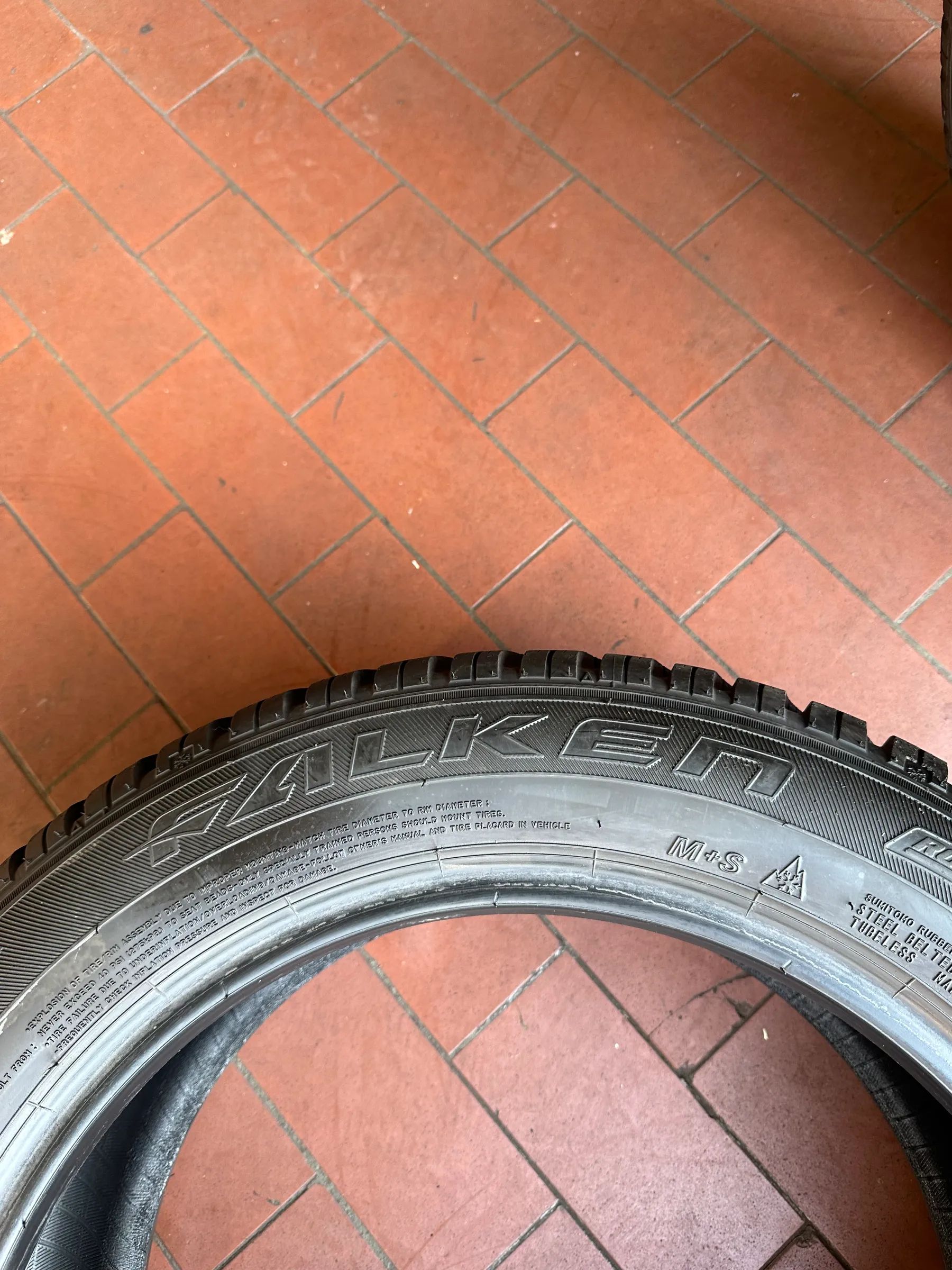 2x Winterreifen 215/55 R17 98V Falken 2021 8mm