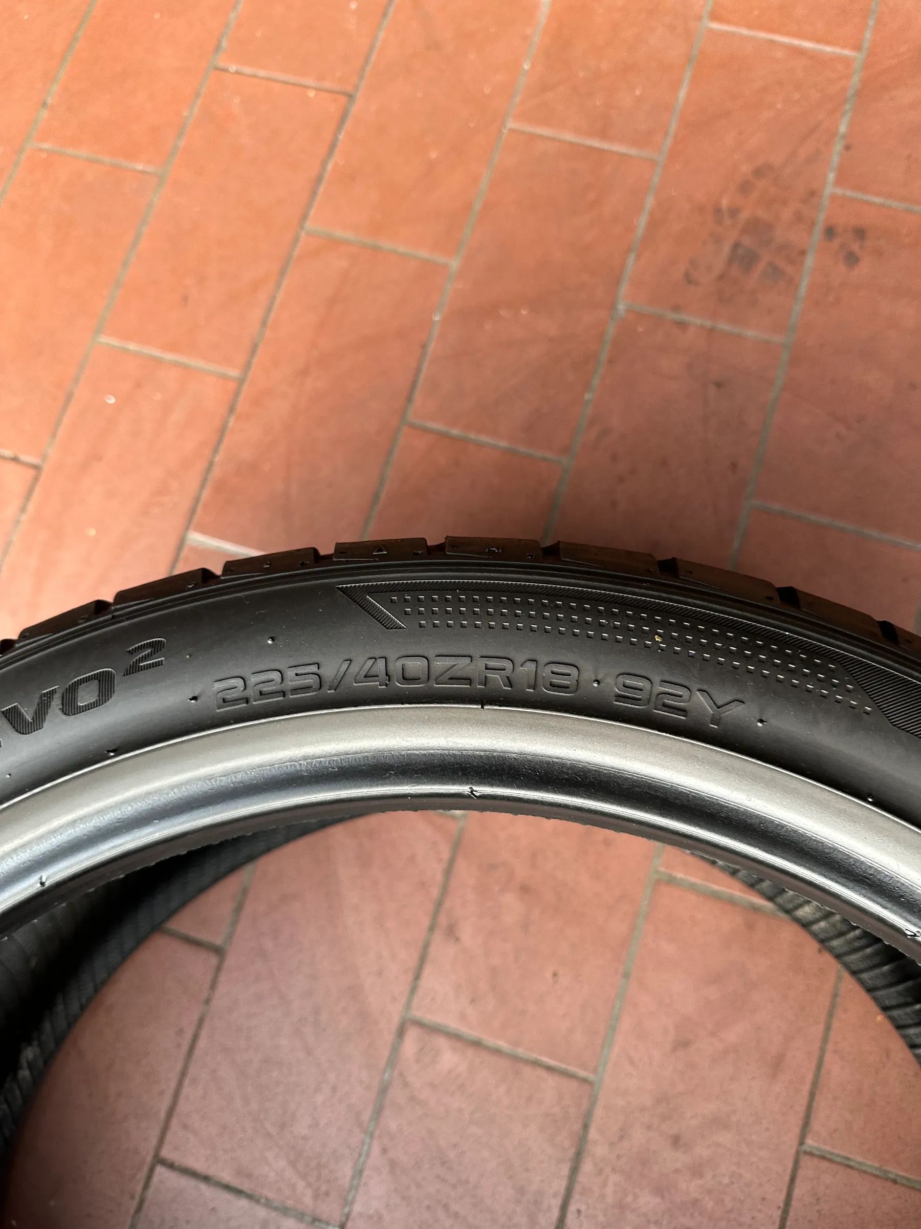 2x Sommerreifen 225/40 R18 92Y Hankook Ventus V12 evo2 2017 5,4mm