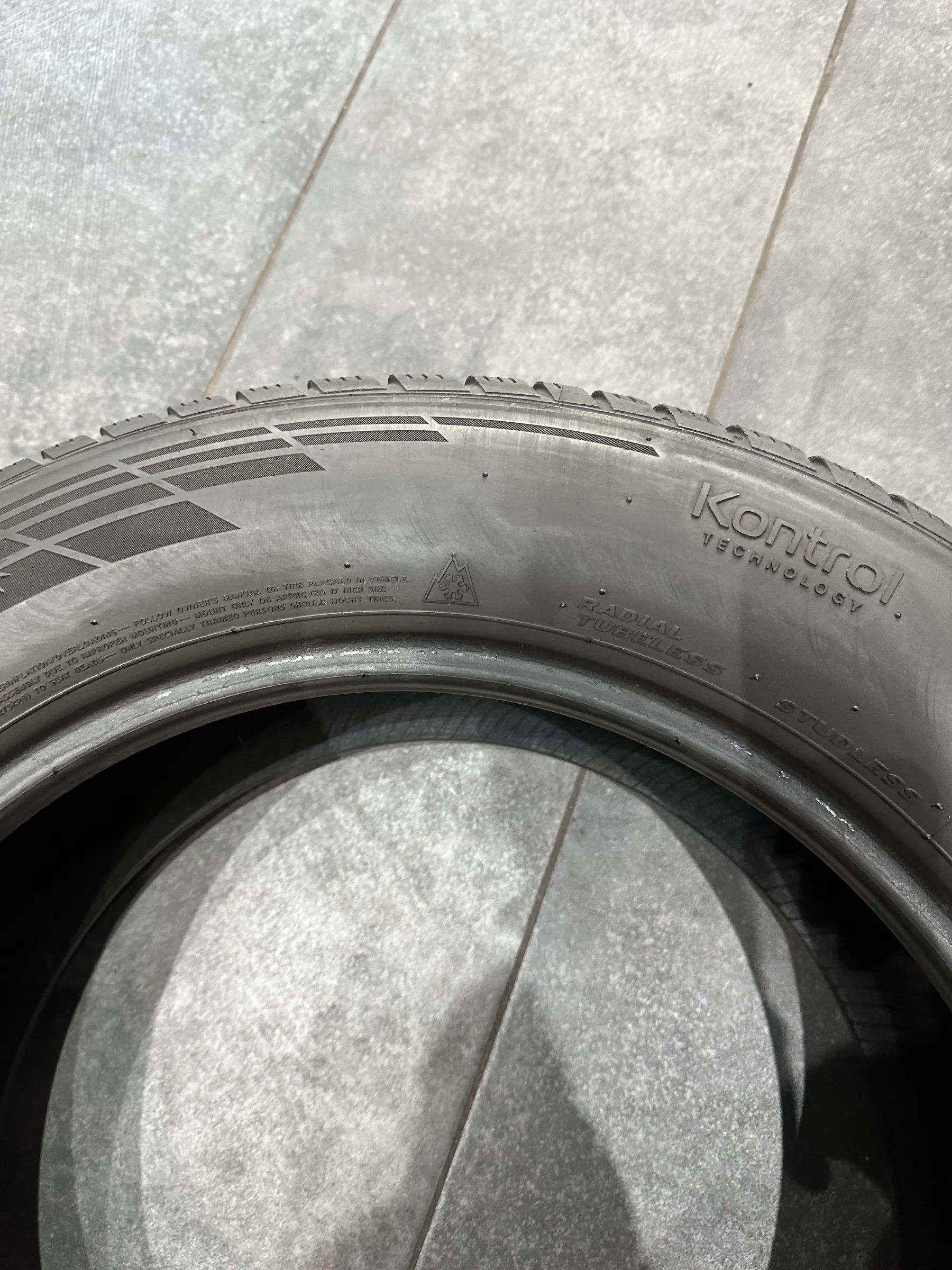 4x Winterreifen 225/60 R17 99H Hankook 2015 5,6mm