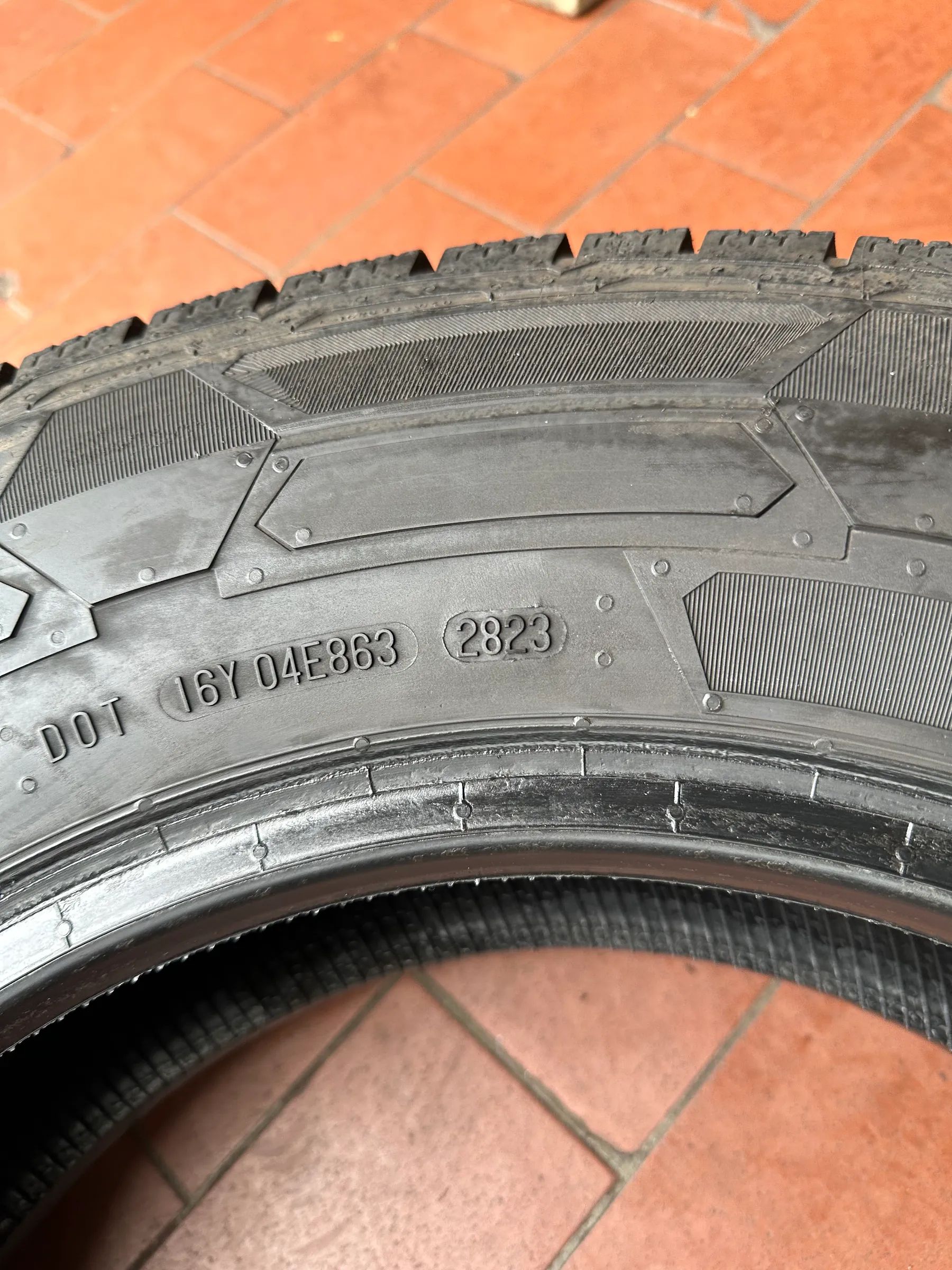 2x Allwetterreifen 205/70 R16C 113/111R Continental 2023 6,5mm