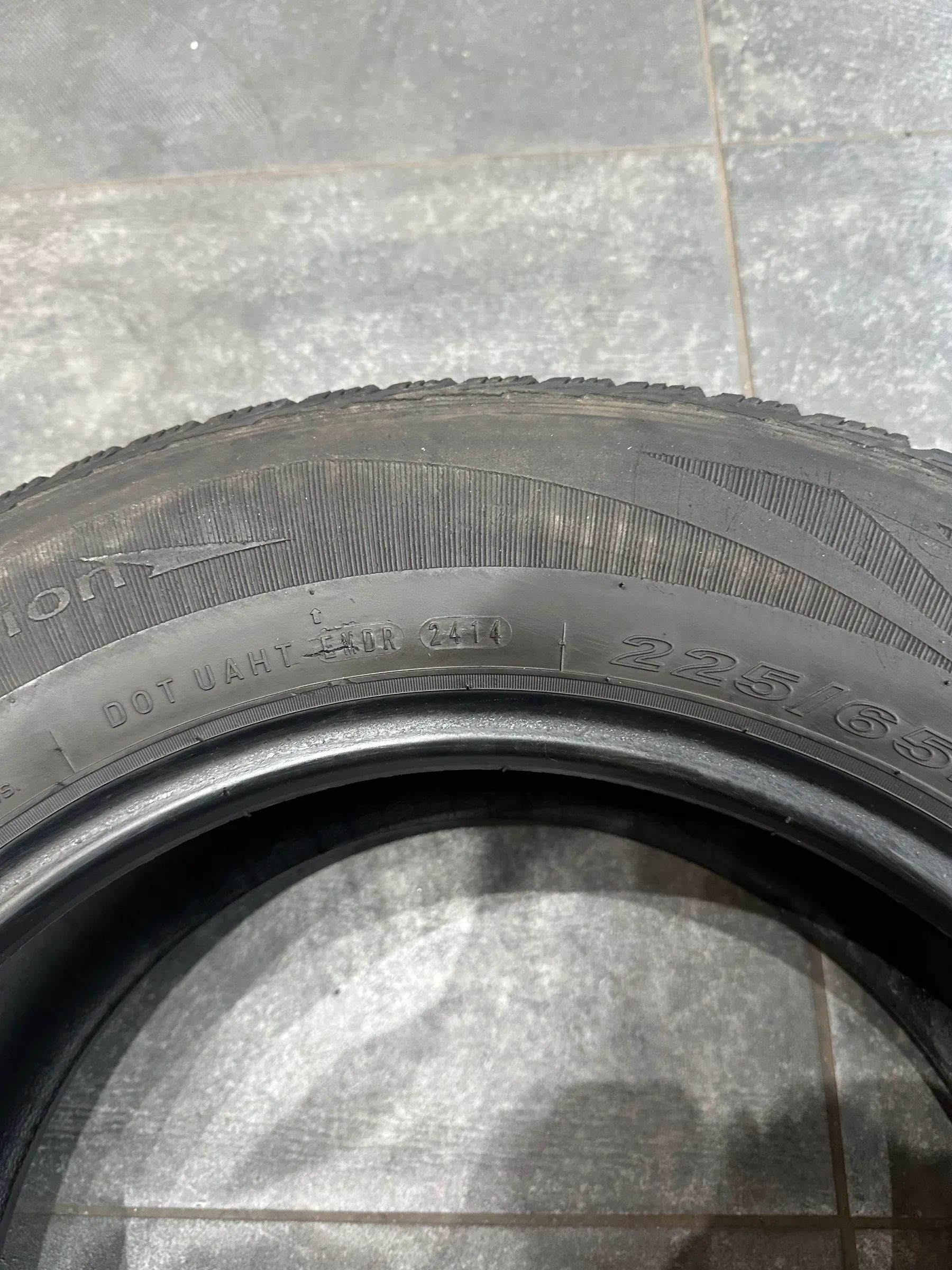 2x Winterreifen 225/65 R17 102H Nexen 2014 6,5mm