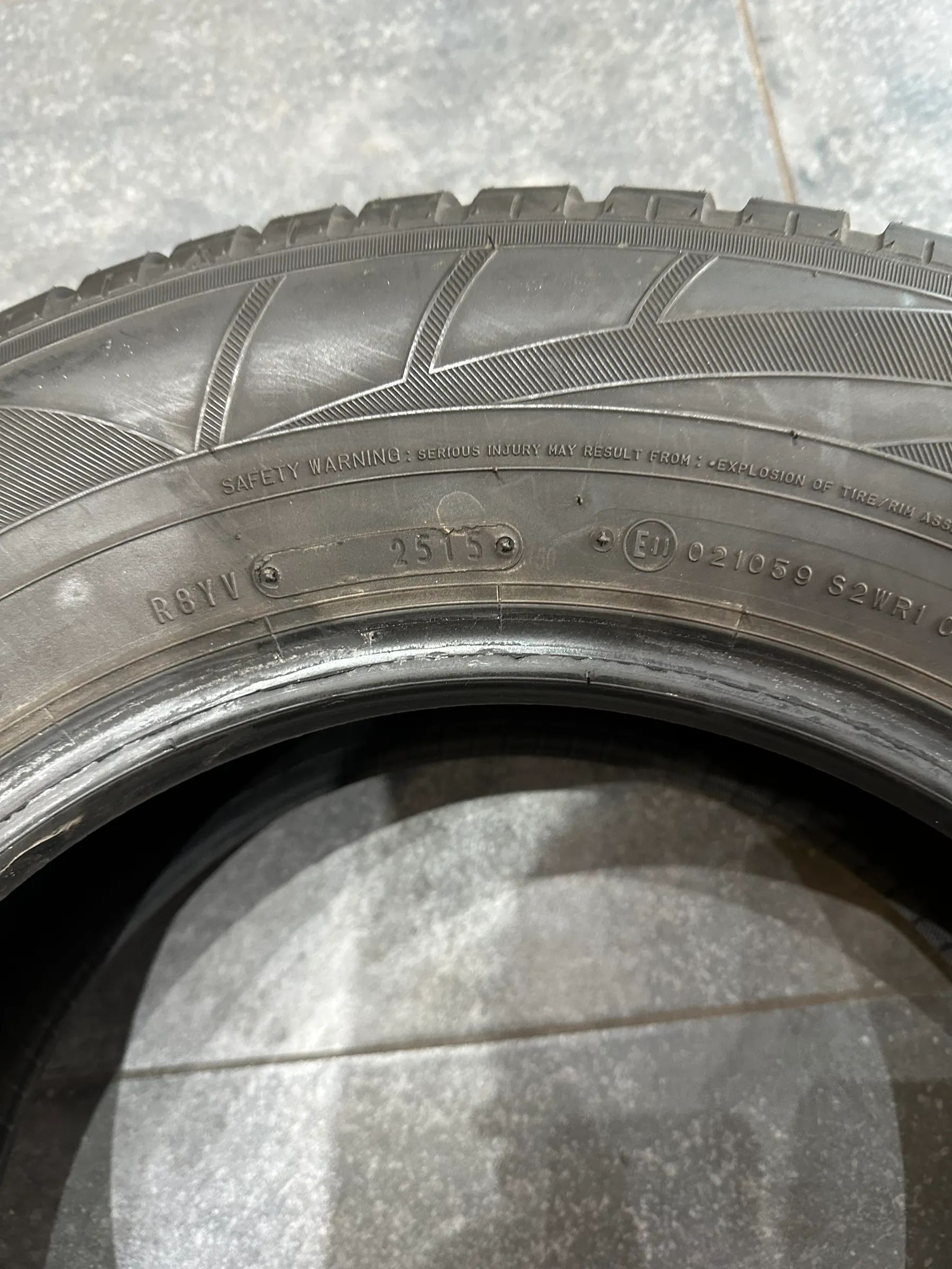 2x Winterreifen 215/70 R16 100T Falken 2015 6,8mm