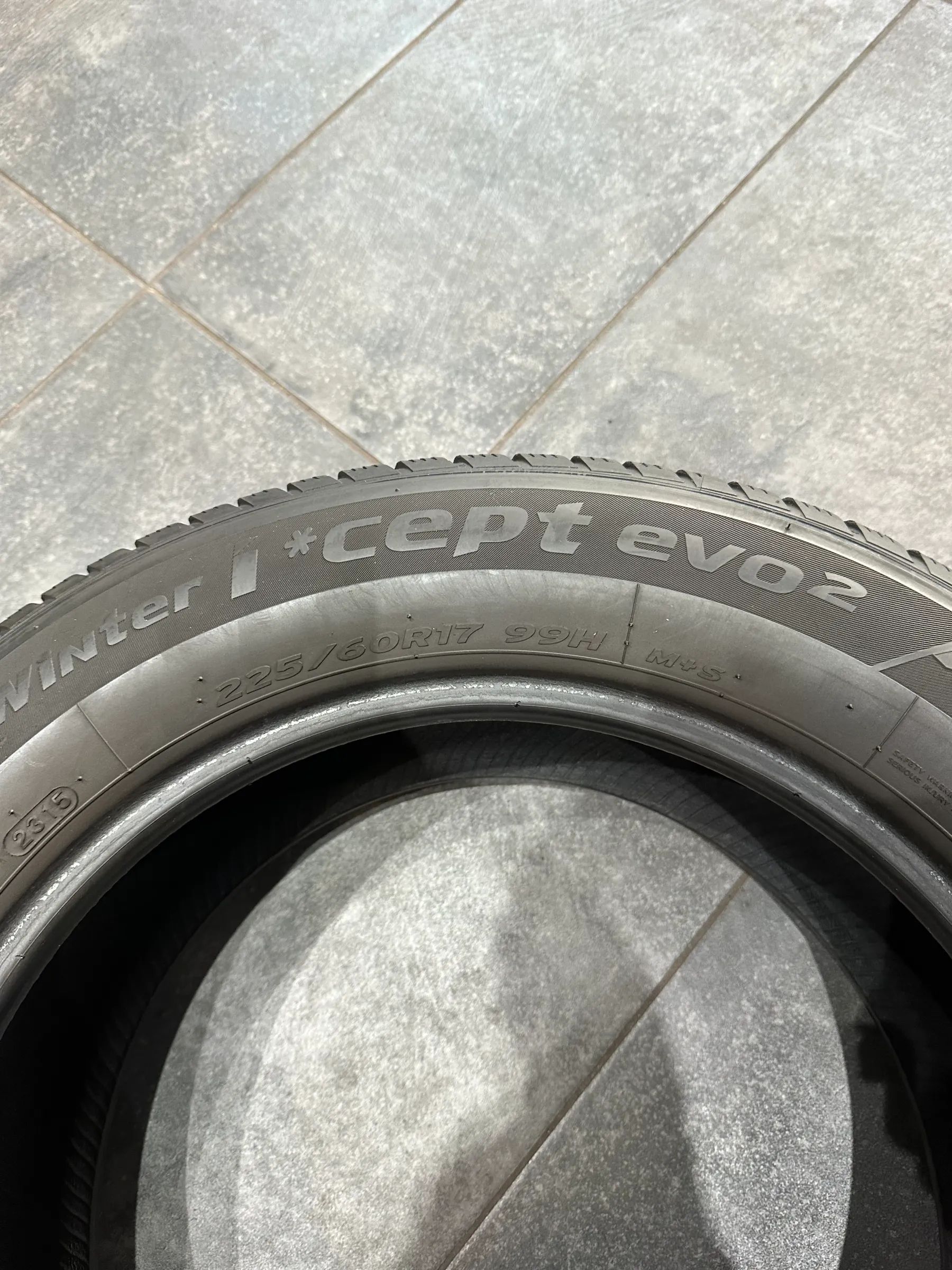4x Winterreifen 225/60 R17 99H Hankook 2015 5,6mm