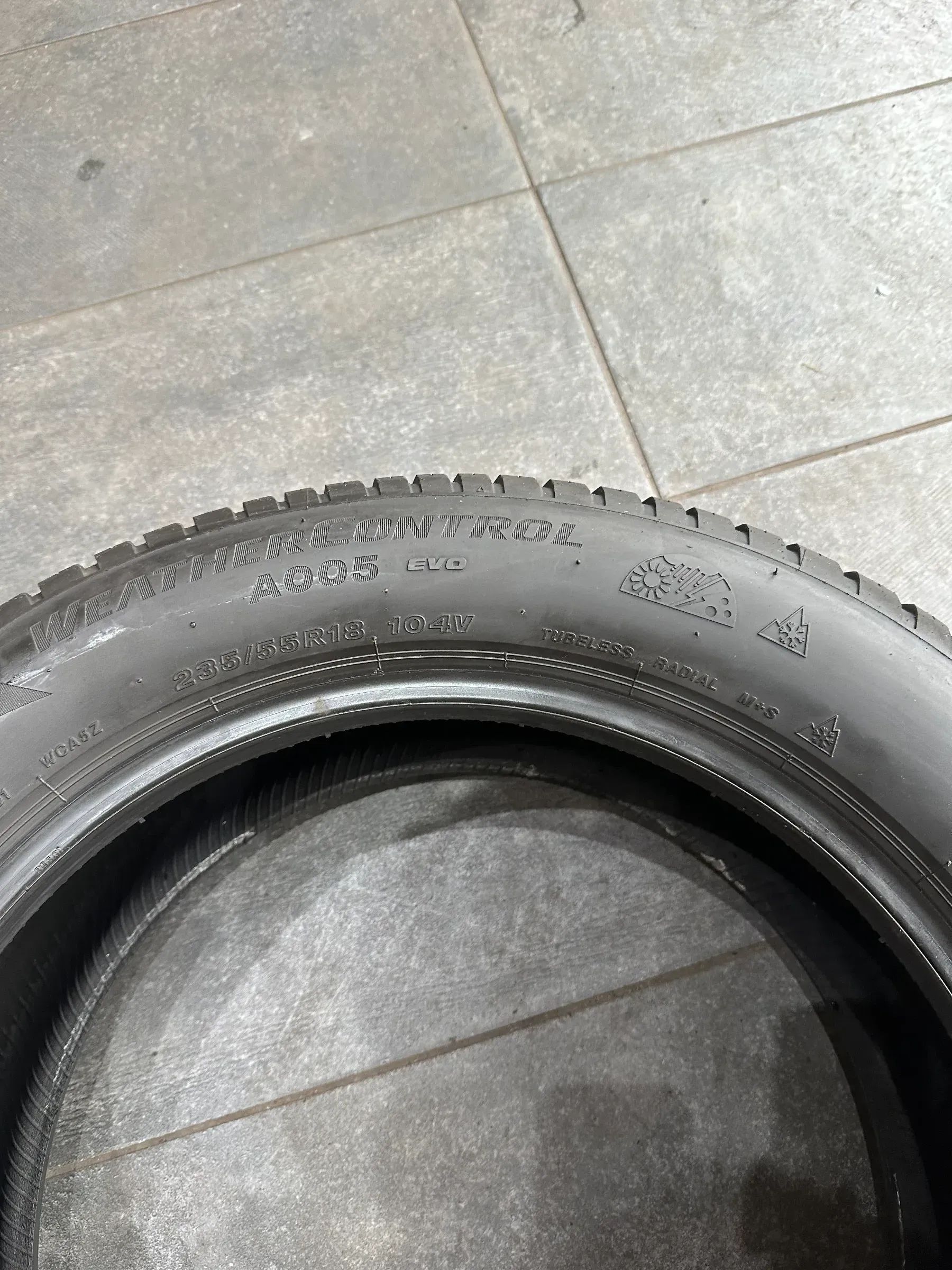 2x Allwetterreifen 235/55 R18 104V Bridgestone 2022 6,6mm