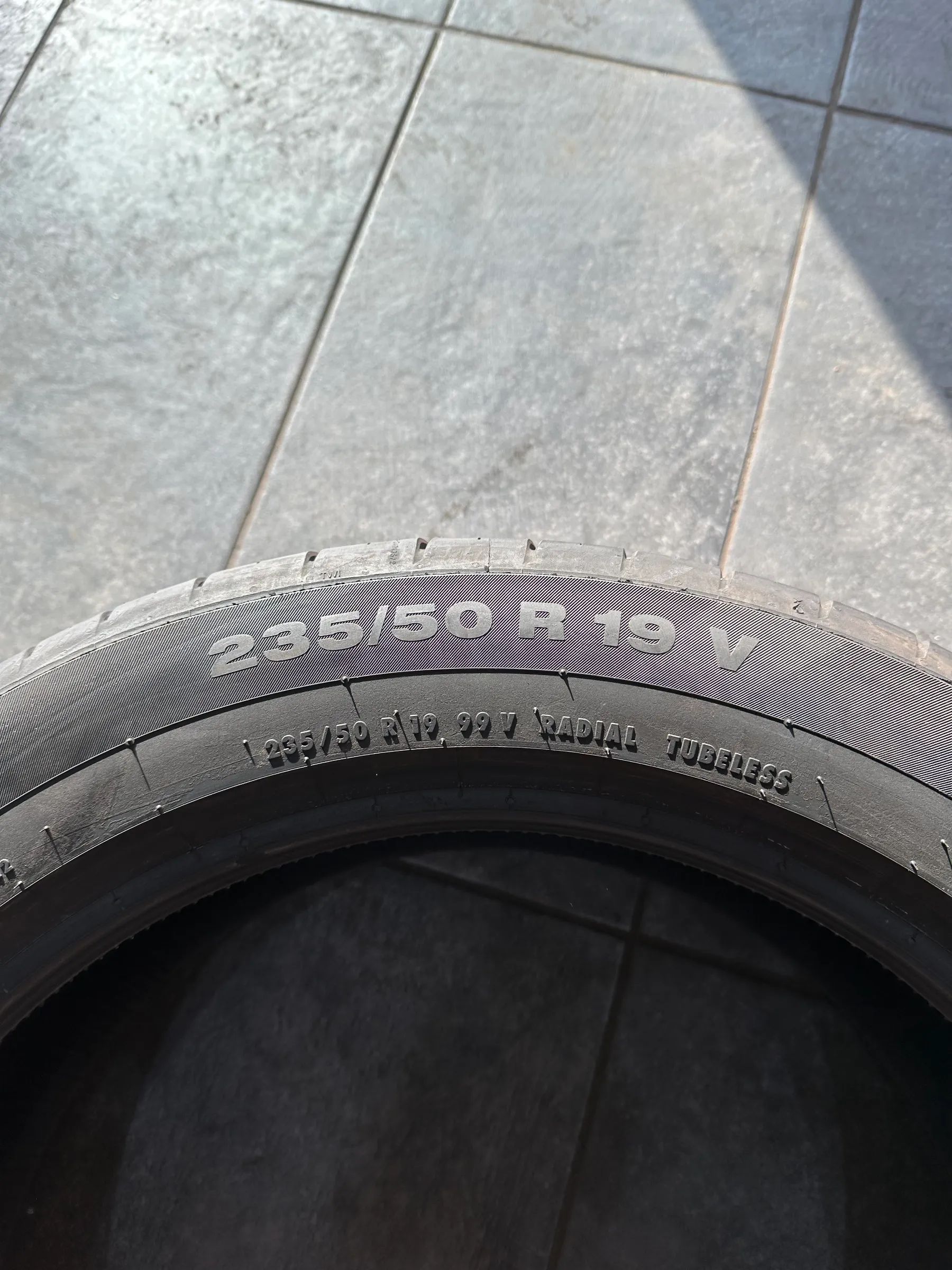 4x Sommerreifen 235/50 R19 99V Continental 2018 8mm