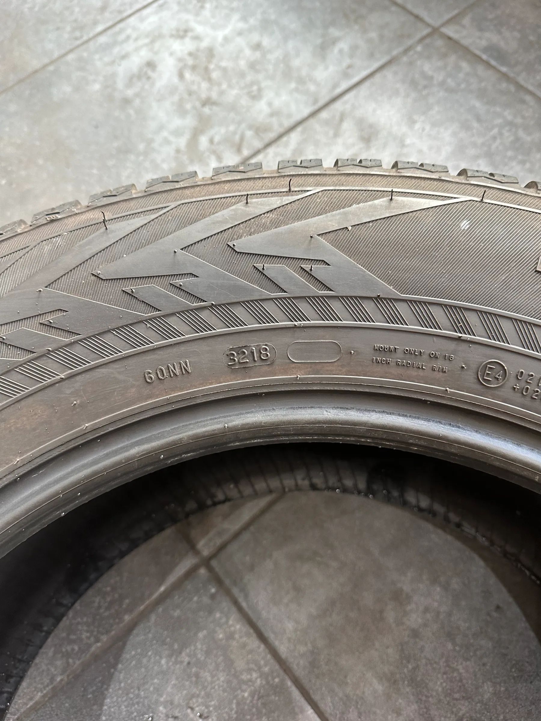 2x Winterreifen 265/60 R18 114H Nokian 2018 7,2mm
