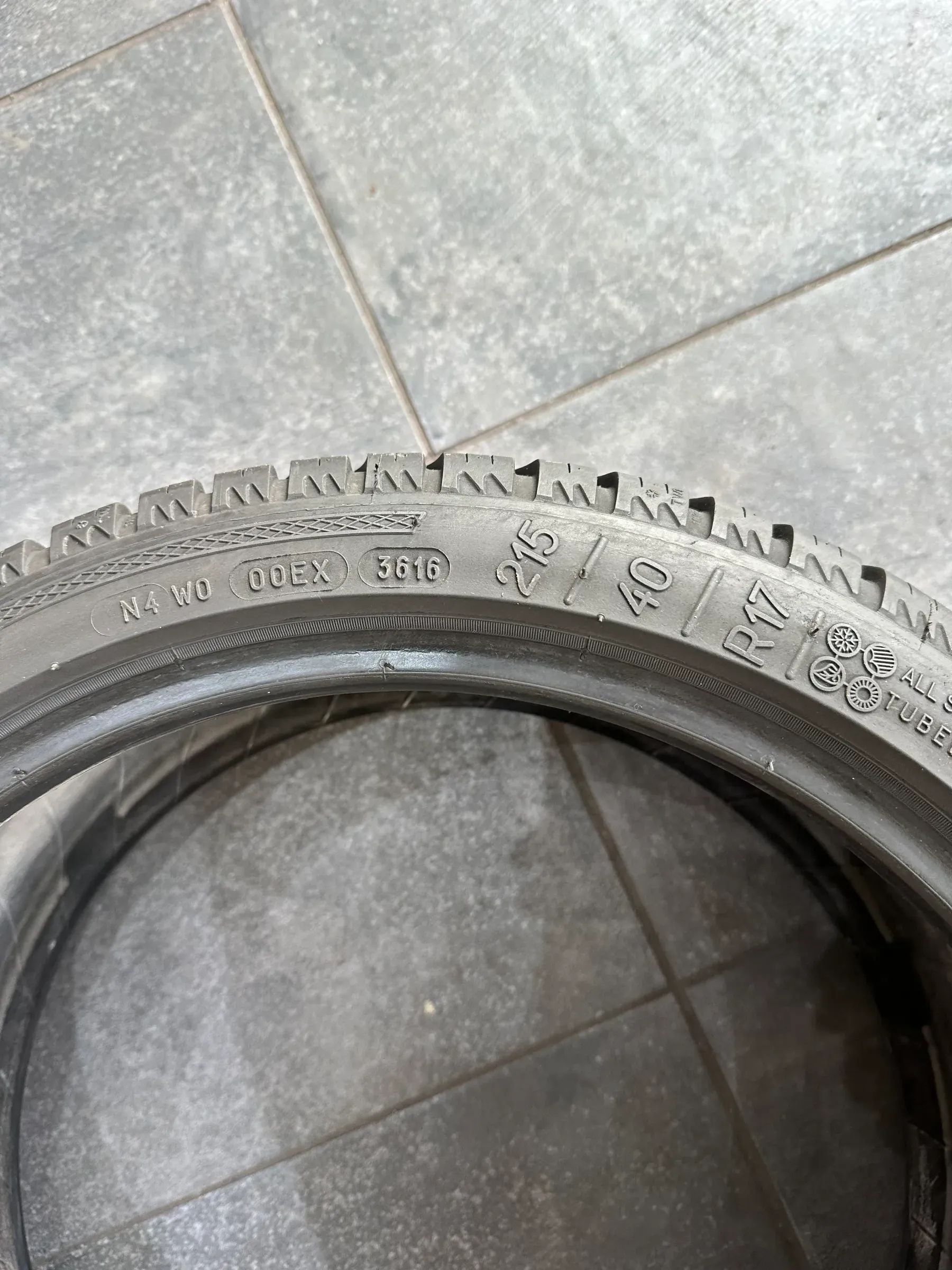 2x Winterreifen 215/40 R17 87V Kleber 2016 6,5mm