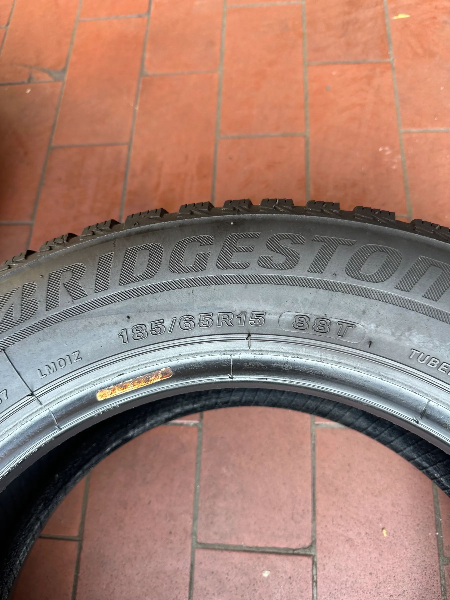 2x Winterreifen 185/65 R15 88T Bridgestone 2017 6,5mm