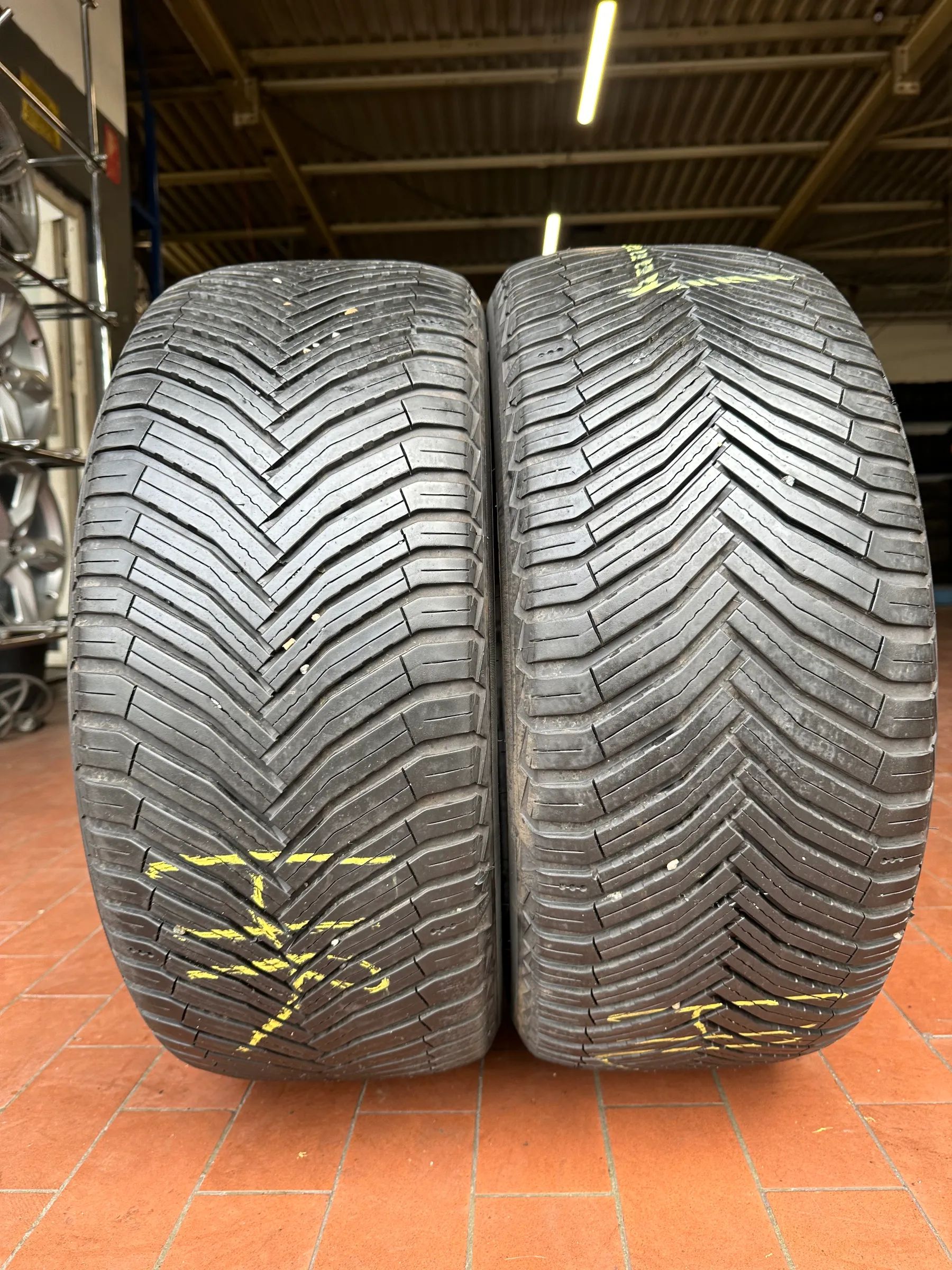 2x Allwetterreifen 255/45 R19 104H Michelin CrossClimate2 2023 5,6mm