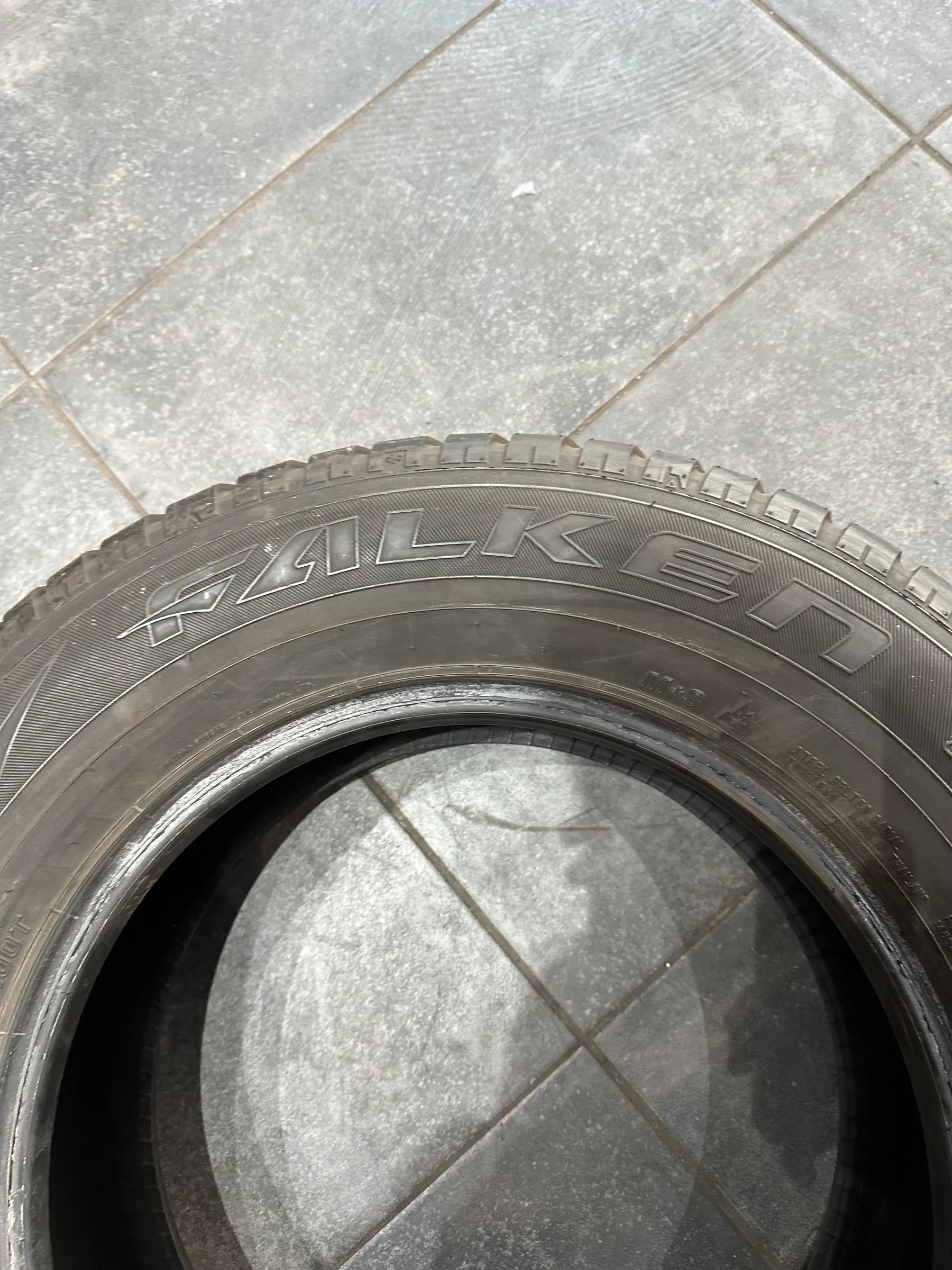 2x Winterreifen 215/70 R16 100T Falken 2015 6,8mm