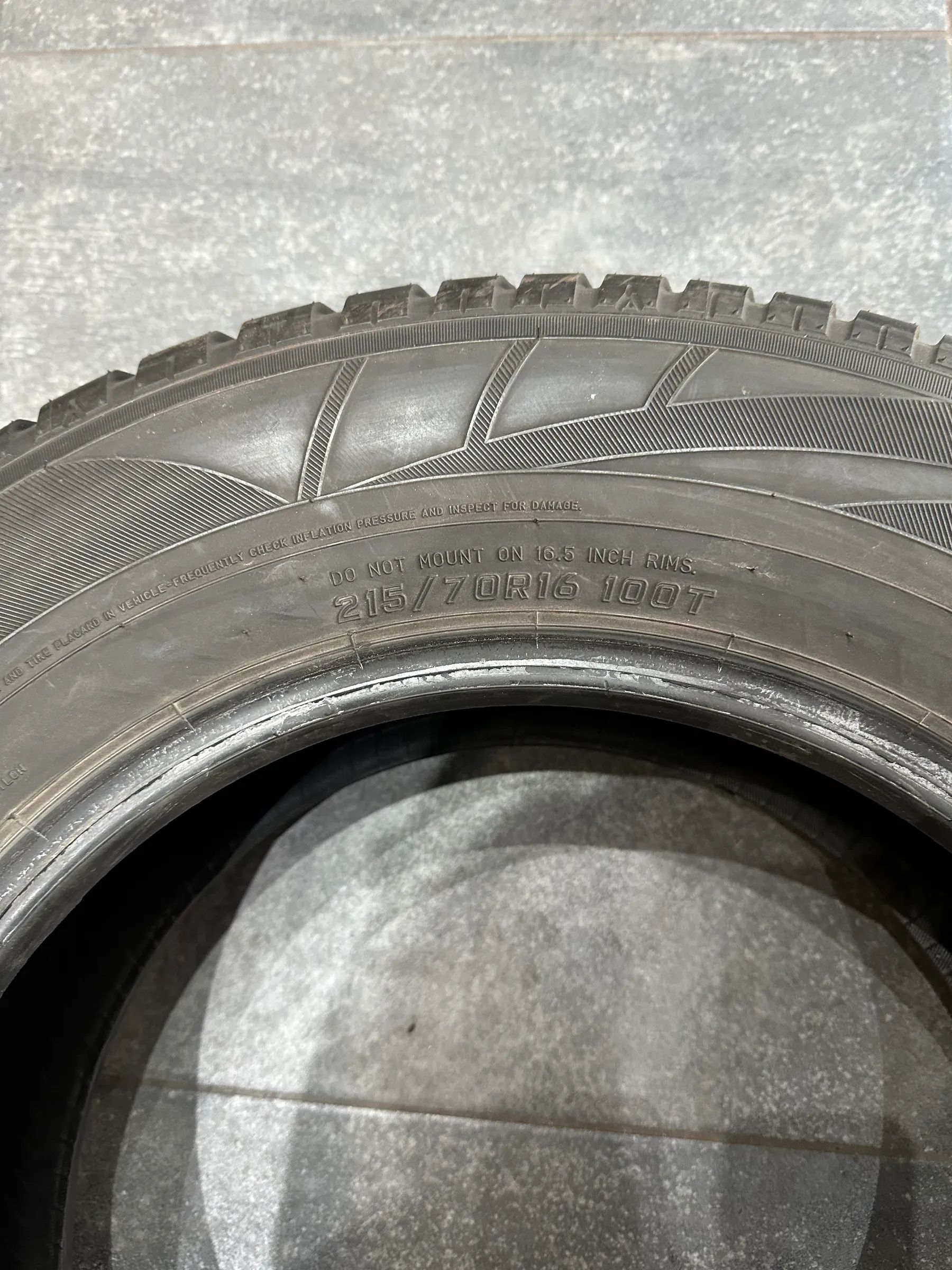 2x Winterreifen 215/70 R16 100T Falken 2015 6,8mm